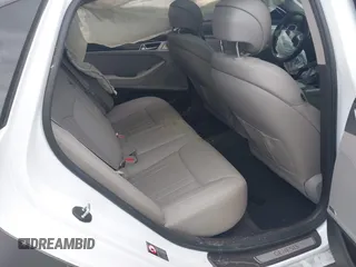 2019 Genesis G80 3.8L z VIN KMHGN4JE0KU292418, wystawiony jako IAAI lot #41741190 z przebiegiem 46 328 mil mil oraz . Historia ofert i sprzedaży dostępna na DreamBid. Obrazek 8.