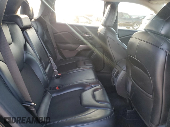 2021 Jeep Cherokee Latitude Plus z VIN 1C4PJLLB7MD103585, wystawiony jako Copart lot #79687204 z przebiegiem 151 286 mil mil oraz Szkoda całkowita • Salvage title. Historia ofert i sprzedaży dostępna na DreamBid. Obrazek 11.