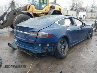 2016 Tesla Model S 90D with VIN 5YJSA1E44GF169960, listed as a IAAI auction lot 41523807 with 124,738 mi miles and . Bid and sale history available at DreamBid. Image 4.