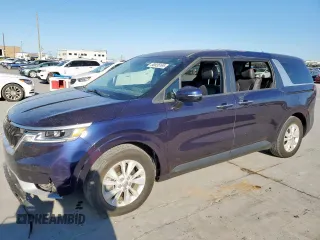 2022 Kia Carnival LX with VIN KNDNB4H38N6135995, listed as a Copart auction lot 50035195 with 113,867 mi miles and Clean Title. Bid and sale history available at carsss.com. Image 1.