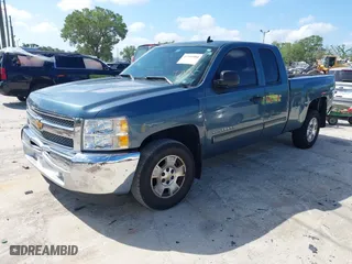 2013 Chevrolet Silverado 1500 LT with VIN 1GCRCSE08DZ117684, listed as a IAAI auction lot 41940484 with 192,374 mi miles. Bid and sale history available at carsss.com. Image 2.