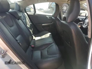 2015 Volvo S60 T5 Drive-E Premier z VIN YV126MFB2F2301285, wystawiony jako Copart lot #52612095 z przebiegiem 103 816 mil mil oraz Szkoda całkowita • Salvage title. Historia ofert i sprzedaży dostępna na DreamBid. Obrazek 10.