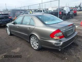 2008 Mercedes-Benz E 350 Luxury z VIN WDBUF56X88B227792, wystawiony jako IAAI lot #41652254 z przebiegiem 117 976 mil mil oraz . Historia ofert i sprzedaży dostępna na DreamBid. Obrazek 3.