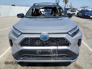 2024 Toyota RAV4 XSE z VIN JTMFB3FV2RD213319, wystawiony jako Copart lot #57088405 z przebiegiem Nie podano mil oraz Szkoda całkowita • Salvage title. Historia ofert i sprzedaży dostępna na DreamBid. Obrazek 5.