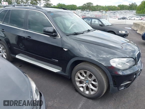2013 BMW X5 xDrive35i z VIN 5UXZV4C58D0B21258, wystawiony jako IAAI lot #42189297 z przebiegiem 119 131 mil mil oraz . Historia ofert i sprzedaży dostępna na DreamBid. Obrazek 1.