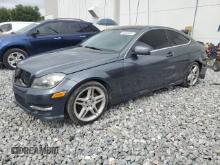 2014 Mercedes-Benz C 250 z VIN WDDGJ4HB7EG247092, wystawiony jako Copart lot #56869545 z przebiegiem 87 880 mil mil oraz Szkoda całkowita • Salvage title. Historia ofert i sprzedaży dostępna na DreamBid. Obrazek 1.