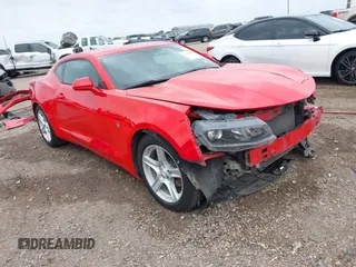 2018 Chevrolet Camaro 1LT z VIN 1G1FB1RXXJ0149133, wystawiony jako IAAI lot #42107985 z przebiegiem 88 883 mil mil oraz . Historia ofert i sprzedaży dostępna na DreamBid. Obrazek 1.