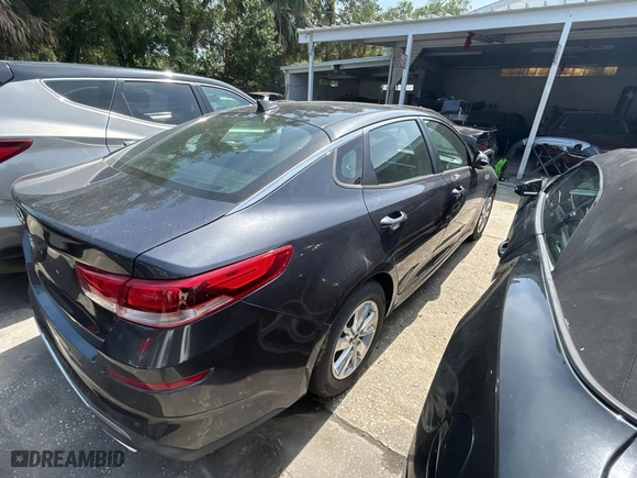 2019 Kia Optima LX with VIN 5XXGT4L36KG283458, listed as a Copart auction lot 54631745 with 95,676 mi miles and Salvage Title. Bid and sale history available at carsss.com. Image 4.