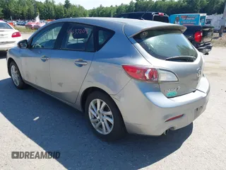 2012 Mazda 3 i Touring z VIN JM1BL1L88C1684205, wystawiony jako IAAI lot #42637204 z przebiegiem 144 766 mil mil oraz . Historia ofert i sprzedaży dostępna na DreamBid. Obrazek 3.