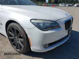 2009 BMW 7 Series 750Li with VIN WBAKB83549CY59299, listed as a IAAI auction lot 42040718 with 129,236 mi miles. Bid and sale history available at carsss.com. Image 6.