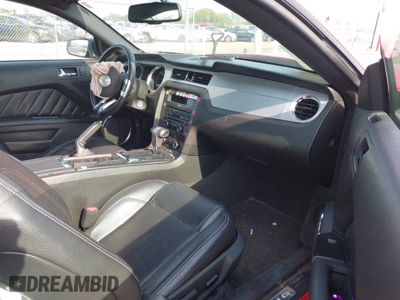 2011 Ford Mustang V6 z VIN 1ZVBP8AM3B5101427, wystawiony jako IAAI lot #42213912 z przebiegiem 146 591 mil mil oraz . Historia ofert i sprzedaży dostępna na DreamBid. Obrazek 5.