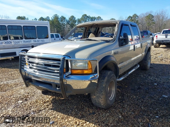 2000 Ford Super Duty F-250 XL with VIN 1FTNW21F3YEA72800, listed as a IAAI auction lot 41348642 with 533,369 mi miles. Bid and sale history available at carsss.com. Image 2.