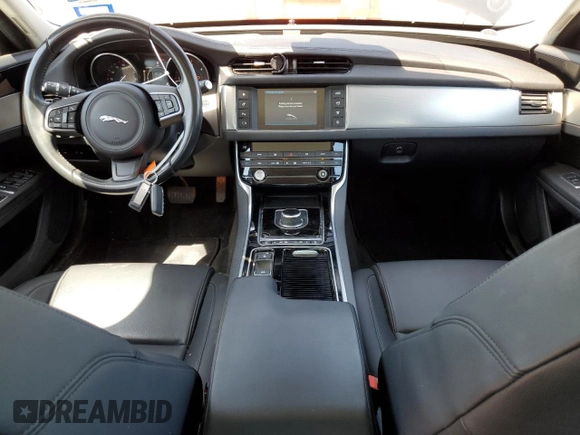 2017 Jaguar XF 20d Premium with VIN SAJBD4BNXHCY43163, listed as a Copart auction lot 39638624 with 30,436 mi miles. Bid and sale history available at carsss.com. Image 8.