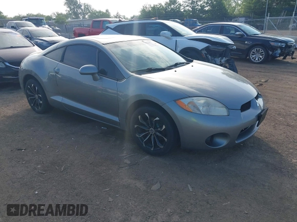 2008 Mitsubishi Eclipse GS z VIN 4A3AK24F28E036454, wystawiony jako IAAI lot #42276489 z przebiegiem 153 707 mil mil oraz . Historia ofert i sprzedaży dostępna na DreamBid. Obrazek 1.