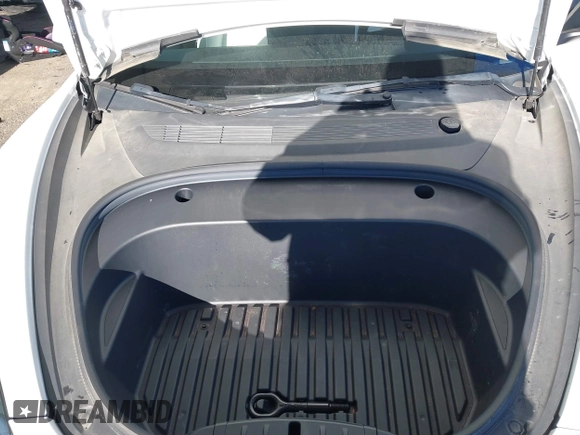 2022 Tesla Model 3 Long Range z VIN 5YJ3E1EB4NF331218, wystawiony jako IAAI lot #41827613 z przebiegiem 84 088 mil mil oraz . Historia ofert i sprzedaży dostępna na DreamBid. Obrazek 10.
