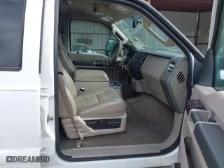2009 Ford Super Duty F-250 SRW XL with VIN 1FTSW21R59EA73624, listed as a IAAI auction lot 42077112 with 250,715 mi miles. Bid and sale history available at carsss.com. Image 5.