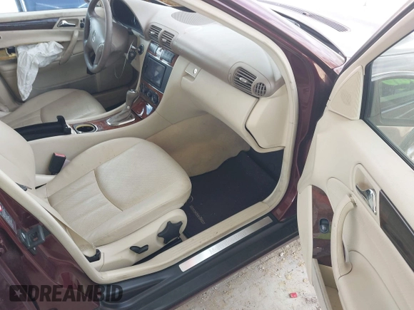 2006 Mercedes-Benz C 280 Luxury z VIN WDBRF92H26F777846, wystawiony jako IAAI lot #42320023 z przebiegiem 142 803 mil mil oraz . Historia ofert i sprzedaży dostępna na DreamBid. Obrazek 5.