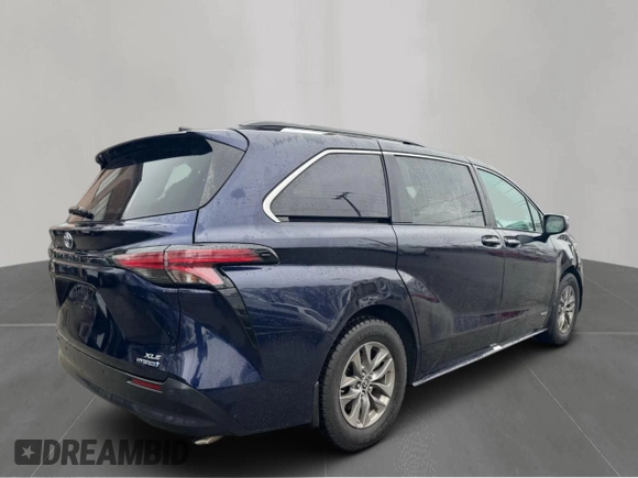 2021 Toyota Sienna XLE with VIN 5TDYRKECXMS068784, listed as a Copart auction lot 53571855 with 215,072 mi miles and Clean Title. Bid and sale history available at carsss.com. Image 4.
