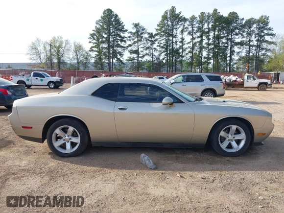 2013 Dodge Challenger SXT z VIN 2C3CDYAG7DH679444, wystawiony jako IAAI lot #41855484 z przebiegiem 158 741 mil mil oraz . Historia ofert i sprzedaży dostępna na DreamBid. Obrazek 13.