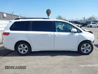 2018 Toyota Sienna LE Auto Access Seat с VIN 5TDKZ3DC3JS913810, выставлен на аукционе IAAI как лот 42476857 с пробегом Не указан миль и . История ставок и продаж доступна на DreamBid. Изображение 13.