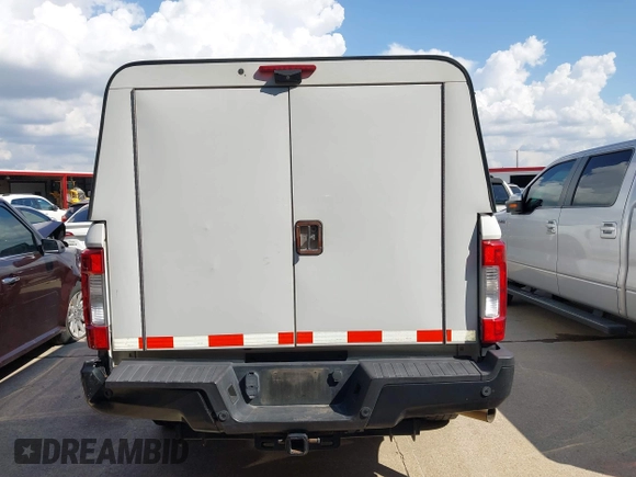 2018 Ford F-250 XL с VIN 1FT7X2A69JEB53733, выставлен на аукционе IAAI как лот 42692823 с пробегом 111 793 миль миль и . История ставок и продаж доступна на DreamBid. Изображение 16.