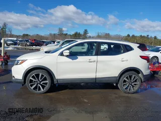2017 Nissan Rogue Sport SL with VIN JN1BJ1CR6HW118250, listed as a IAAI auction lot 41625103 with 152,989 mi miles. Bid and sale history available at carsss.com. Image 14.