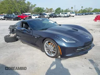 2015 Chevrolet Corvette 1LT z VIN 1G1YB2D71F5103433, wystawiony jako IAAI lot #41868055 z przebiegiem 39 411 mil mil oraz . Historia ofert i sprzedaży dostępna na DreamBid. Obrazek 1.