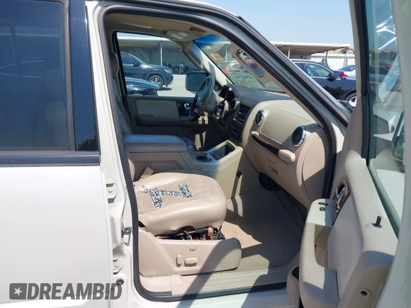 2006 Ford Expedition z VIN 1FMPU195X6LA76819, wystawiony jako IAAI lot #42047702 z przebiegiem 290 392 mil mil oraz . Historia ofert i sprzedaży dostępna na DreamBid. Obrazek 5.