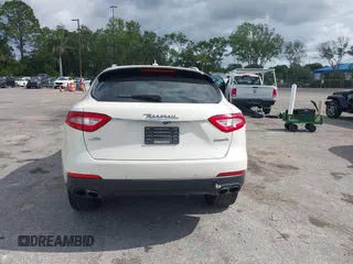 2018 Maserati Levante S z VIN ZN661YUA7JX303714, wystawiony jako IAAI lot #42138181 z przebiegiem 62 934 mil mil oraz . Historia ofert i sprzedaży dostępna na DreamBid. Obrazek 17.