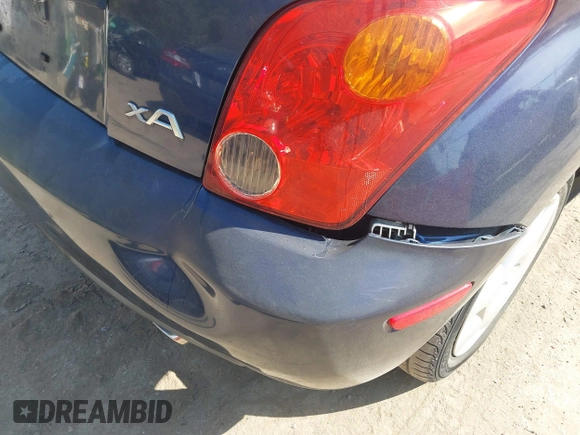 2005 Scion xA z VIN JTKKT604550126795, wystawiony jako IAAI lot #42056410 z przebiegiem 84 169 mil mil oraz . Historia ofert i sprzedaży dostępna na DreamBid. Obrazek 6.