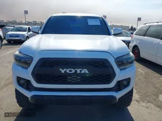 2019 Toyota Tacoma 4WD SR with VIN 3TMCZ5AN3KM277204, listed as a IAAI auction lot 41278640 with 78,930 mi miles. Bid and sale history available at carsss.com. Image 12.
