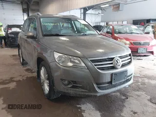 2011 Volkswagen Tiguan SE with VIN WVGBV7AX2BW568759, listed as a IAAI auction lot 41604975 with 112,474 mi miles and . Bid and sale history available at DreamBid. Image 1.