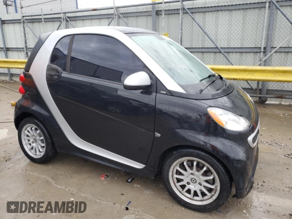 2013 Smart fortwo Pure z VIN WMEEJ3BA0DK671030, wystawiony jako Copart lot #53307075 z przebiegiem 57 779 mil mil oraz Szkody całkowita. Historia ofert i sprzedaży dostępna na DreamBid. Obrazek 4.