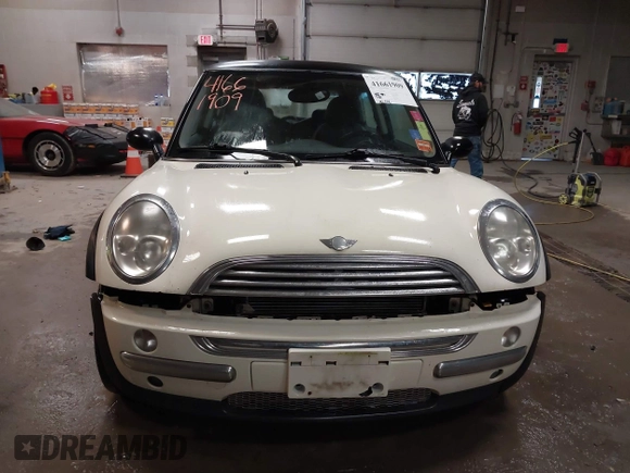 2004 MINI Hardtop with VIN WMWRC33404TC48963, listed as a IAAI auction lot 41661909 with 182,532 mi miles and . Bid and sale history available at DreamBid. Image 12.
