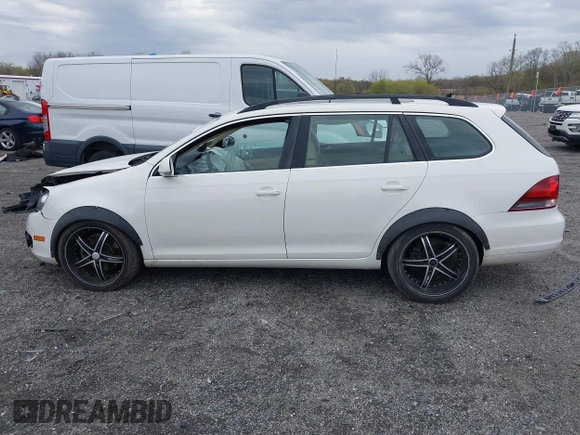 2013 Volkswagen Jetta SportWagen TDI with VIN 3VWPL7AJ7DM692151, listed as a IAAI auction lot 42022007 with 120,146 mi miles. Bid and sale history available at carsss.com. Image 14.