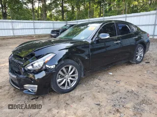 2015 Infiniti Q70 z VIN JN1BY1AP6FM540346, wystawiony jako Copart lot #56942445 z przebiegiem 96 962 mil mil oraz Szkoda całkowita • Salvage title. Historia ofert i sprzedaży dostępna na DreamBid. Obrazek 1.