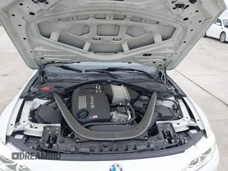 2015 BMW M4 z VIN WBS3R9C54FK329174, wystawiony jako IAAI lot #41923136 z przebiegiem 54 379 mil mil oraz . Historia ofert i sprzedaży dostępna na DreamBid. Obrazek 10.