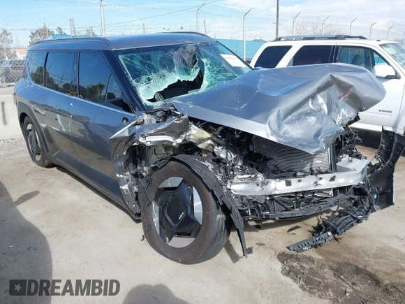2024 Kia EV9 Wind z VIN KNDAFFS52R6023305, wystawiony jako IAAI lot #41582609 z przebiegiem 23 941 mil mil oraz . Historia ofert i sprzedaży dostępna na DreamBid. Obrazek 1.