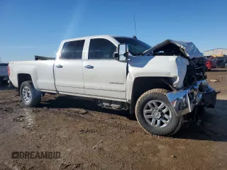 2019 Chevrolet Silverado 3500HD LTZ z VIN 1GC4KXCY0KF276409, wystawiony jako Copart lot #88408515 z przebiegiem 125 787 mil mil oraz Szkody całkowita. Historia ofert i sprzedaży dostępna na DreamBid. Obrazek 4.