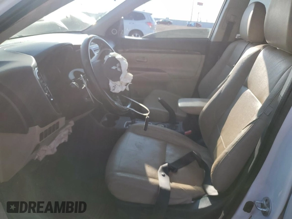 2014 Mitsubishi Outlander GT z VIN JA4JZ4AXXEZ010822, wystawiony jako Copart lot #60328445 z przebiegiem Nie podano mil oraz Szkoda całkowita • Salvage title. Historia ofert i sprzedaży dostępna na DreamBid. Obrazek 7.