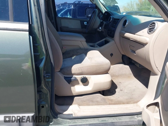 2003 Ford Expedition Special Service with VIN 1FMPU16L53LB21633, listed as a IAAI auction lot 41960271 with 196,178 mi miles. Bid and sale history available at carsss.com. Image 5.
