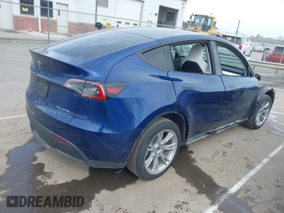2024 Tesla Model Y Long Range z VIN 7SAYGDEE9RA244657, wystawiony jako IAAI lot #41694621 z przebiegiem 12 991 mil mil oraz . Historia ofert i sprzedaży dostępna na DreamBid. Obrazek 4.