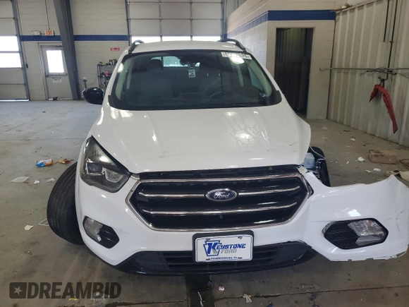 2019 Ford Escape SE z VIN 1FMCU9GD3KUA68315, wystawiony jako Copart lot #56362675 z przebiegiem 158 657 mil mil oraz Czysty tytuł • Clean title. Historia ofert i sprzedaży dostępna na DreamBid. Obrazek 5.