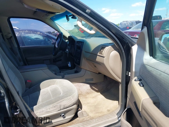 2002 Ford Explorer XLT with VIN 1FMZU63E72UA31050, listed as a IAAI auction lot 42037191 with 261,973 mi miles and . Bid and sale history available at DreamBid. Image 5.