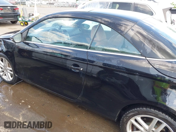 2010 Volkswagen Eos Lux z VIN WVWFA7AH1AV025675, wystawiony jako IAAI lot #42113813 z przebiegiem 93 885 mil mil oraz . Historia ofert i sprzedaży dostępna na DreamBid. Obrazek 14.