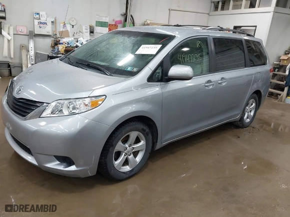 2011 Toyota Sienna LE AAS with VIN 5TDKK3DC3BS082251, listed as a IAAI auction lot 41947235 with 81,610 mi miles. Bid and sale history available at carsss.com. Image 2.