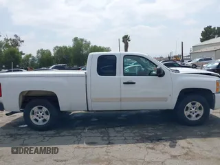 2008 Chevrolet Silverado 1500 1LT with VIN 1GCEC19JX8Z313921, listed as a IAAI auction lot 41902153 with 180,265 mi miles and . Bid and sale history available at DreamBid. Image 13.