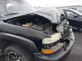 2004 Chevrolet Tahoe Z71 with VIN 1GNEK13T64R210008, listed as a IAAI auction lot 41641964 with 196,780 mi miles and . Bid and sale history available at DreamBid. Image 20.