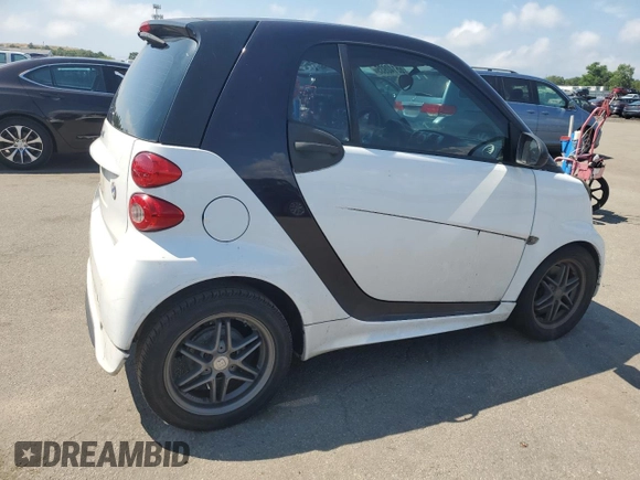 2015 Smart fortwo Passion z VIN WMEEJ3BA4FK816301, wystawiony jako Copart lot #65140935 z przebiegiem 83 465 mil mil oraz Czysty tytuł • Clean title. Historia ofert i sprzedaży dostępna na DreamBid. Obrazek 3.