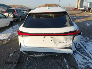2024 Lexus RX 350h z VIN 2T2BBMCA8RC055678, wystawiony jako IAAI lot #41160022 z przebiegiem 5 275 mil mil oraz . Historia ofert i sprzedaży dostępna na DreamBid. Obrazek 15.